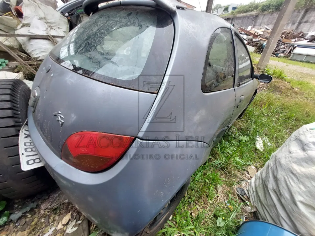 LOTE 007 - Um automóvel da marca FORD/KA, placas IIK8818, na cor cinza, à gasolina, ano/modelo  1998/1999, RENAVAM 708035213.