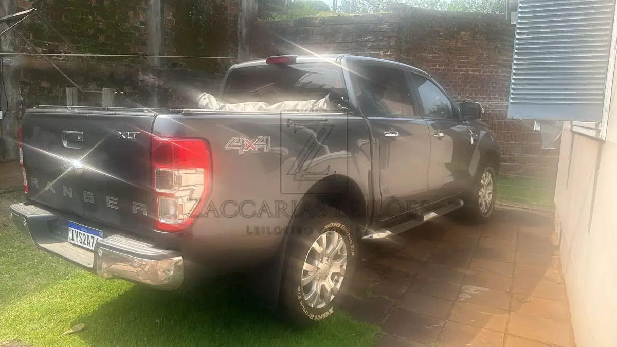 LOTE 004 - Um automóvel da marca FORD/RANGER cabine dupla, placas IYS2A76, ano/modelo 2018/2019,  na cor cinza, à Diesel, carroceria aberta, RENAVAM 1162233840.