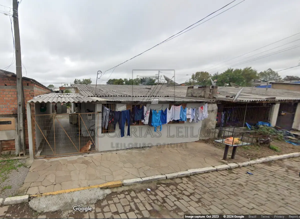 LOTE 002 - Estritamente a benfeitoria edificada sobre o LOTE 21, da Quadra B, do LOTEAMENTO PROMORAR,  nesta cidade, com área de 160,00m², distando 76,00m da esquina formada pela rua 12 de outubro e Rua  Inácia da Silva, fazendo frente ao NORTE em 8,00m com a Rua Inácia da Silva, lado ímpar, ao OESTE de  frente a fundos em 20,00m com o lote 20, nos fundos ao SUL em 8,00m com o lote 1, e ao LESTE de frente  a fundos em 20,00m com terras da Prefeitura. Situado no quarteirão formado pela Rua Inácia da Silva, Rua  12 de Outubro, Rua Alcides Ribeiro de Carvalho e terras da Prefeitura, com UMA CASA de alvenaria, para  residência do tipo E-3, com 32,90m², edificada em 1984. MATRÍCULA nº 14.458, no registro de imóveis de  Nova Prata/RS.