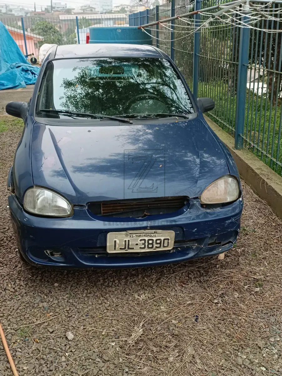 LOTE 008 - Um automóvel da marca GM-CHEVROLET/CORSA WIND, placas IJL3890, na cor azul, à gasolina,  ano/modelo 2000/2000, RENAVAM nº 735309710.