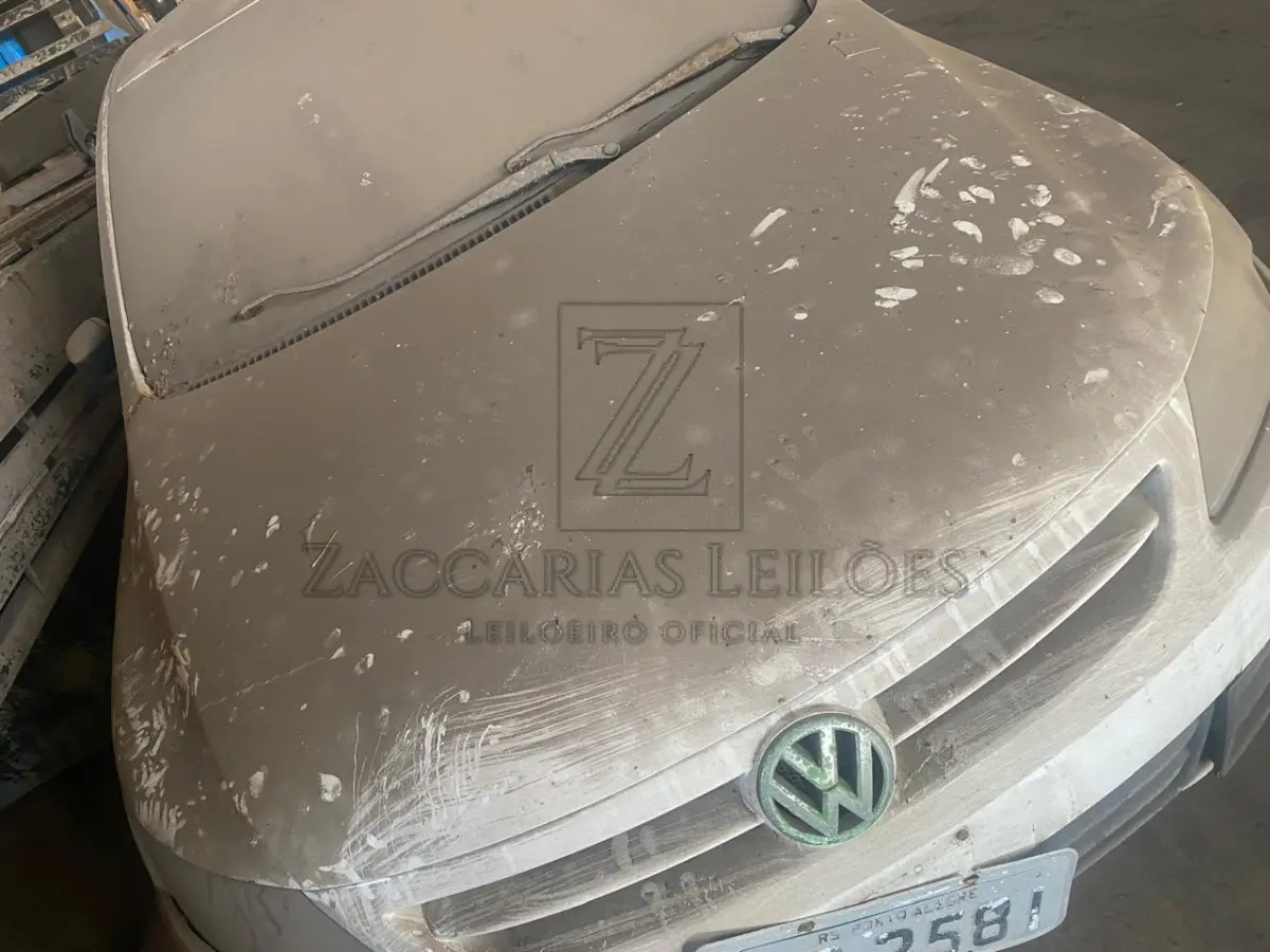 LOTE 010 - Um automóvel da marca VW-VOLKSWAGEN/GOL 1.0, placas IRC-2581, cor branca,  ano/modelo 2010/2011, RENAVAM 231553986.