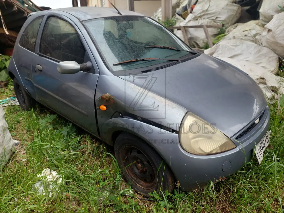 LOTE 007 - Um automóvel da marca FORD/KA, placas IIK8818, na cor cinza, à gasolina, ano/modelo  1998/1999, RENAVAM 708035213.