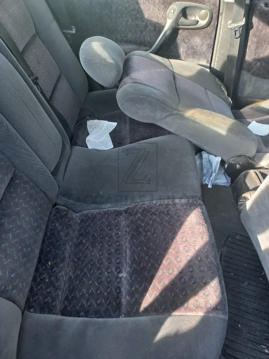 LOTE 012 - Um automóvel da marca GM-CHEVROLET/VECTRA GLS, placas IIB-3652, ano/modelo 1998/1998,  na cor azul, à gasolina, RENAVAM nº 00703709712.