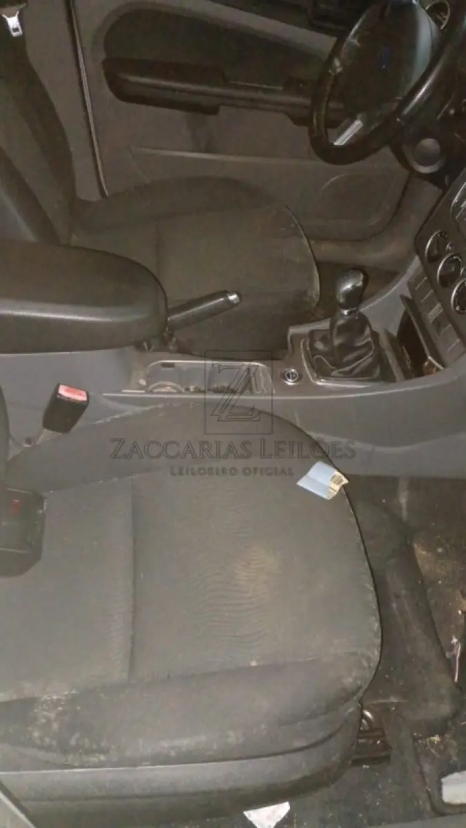 LOTE 003 - FORD FOCUS 2L FC FLEX, placa: ISJ1B12, Ano/modelo: 2011/2011, na cor PRATA. Chassi:  8AFTZZFFCCJ459325, RENAVAM: 00359678971.