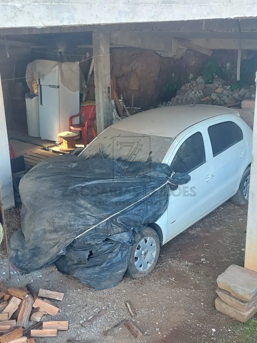 LOTE 008 - Um automóvel da marca VW/GOL 1.0, placas IRZ1G48, na cor branca, RENAVAM 330709976, à  Álcool/Gasolina, ano/modelo 2011/2011.