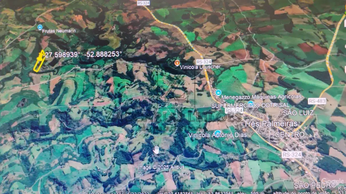 LOTE 002 - IMÓVEL: LOTE RURAL Nº 16-1, da Segunda Secção Serrinha, situado no lugar denominado de  Linha Nova, no Município de Três Palmeiras/RS, com área superficial de 52.500,00m²(cinquenta e  dois mil e quinhentos metros quadrados), sem benfeitorias, com as seguintes confrontações: ao  NORTE, por linha seca, com propriedade de Conrado de Anhaia, ao SUL, pela sanga da divisa com  propriedade de Marcia Farias Pires, ao LESTE por linha seca com propriedade de Herberto Friedrich, e ao  OESTE, por linha seca com terras do lote nº 16-2. MATRÍCULA Nº 11.966, R. I. DO MUNICÍPIO DE RONDA  ALTA/RS.