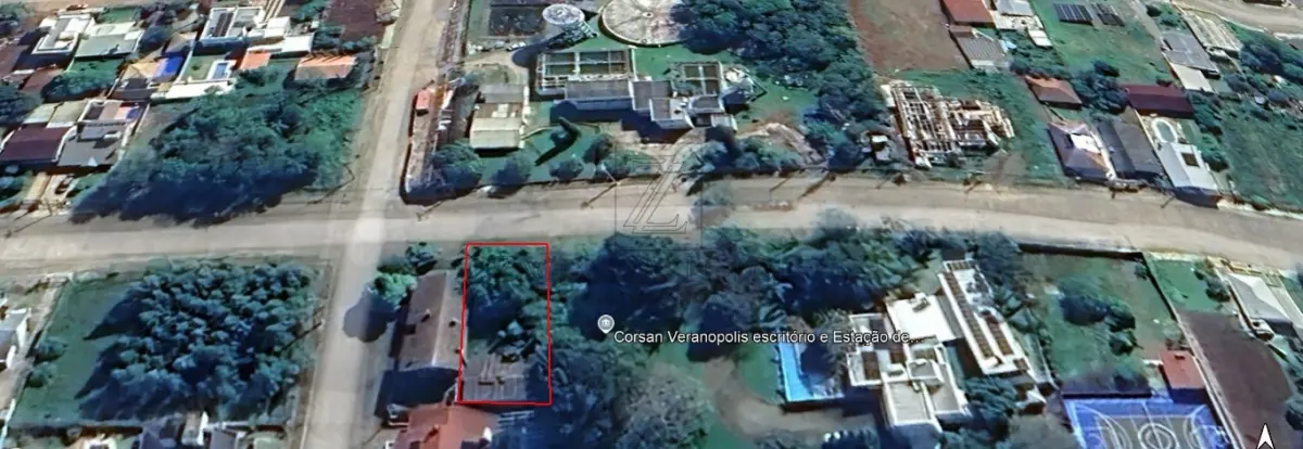 LOTE 001 - Um imóvel urbano, nesta cidade, com a denominação administrativa de lote 28 da quadra 04, zona 05, distrito 01, com a área de 420,00m2 de terras, sem benfeitorias, que em seu lado oeste distam 14,00 metros da esquina das ruas Borges de Medeiros e Ver. Fiorelo Henrique Chiaradia, no lado ímpar desta, no quarteirão formado por essas duas ruas, mais a Av. Pinheiro Machado e Rua Tiradentes, e que confrontam: ao norte, com a rua Ver. Fiorelo Henrique Chiaradia, por 14,00 metros; ao sul, com o lote 627 de Angelo Borsato e Marcelo Borsato, também por 14,00 metros; ao leste, com terras Clovis Andreólio e ao oeste, com terras do lote 14 de Angelo Borsato e Marcelo Borsato, ambos os lados por 30,00 metros, MATRÍCULA nº 5.996 do Registro de Imóveis da comarca de Veranópolis/RS.