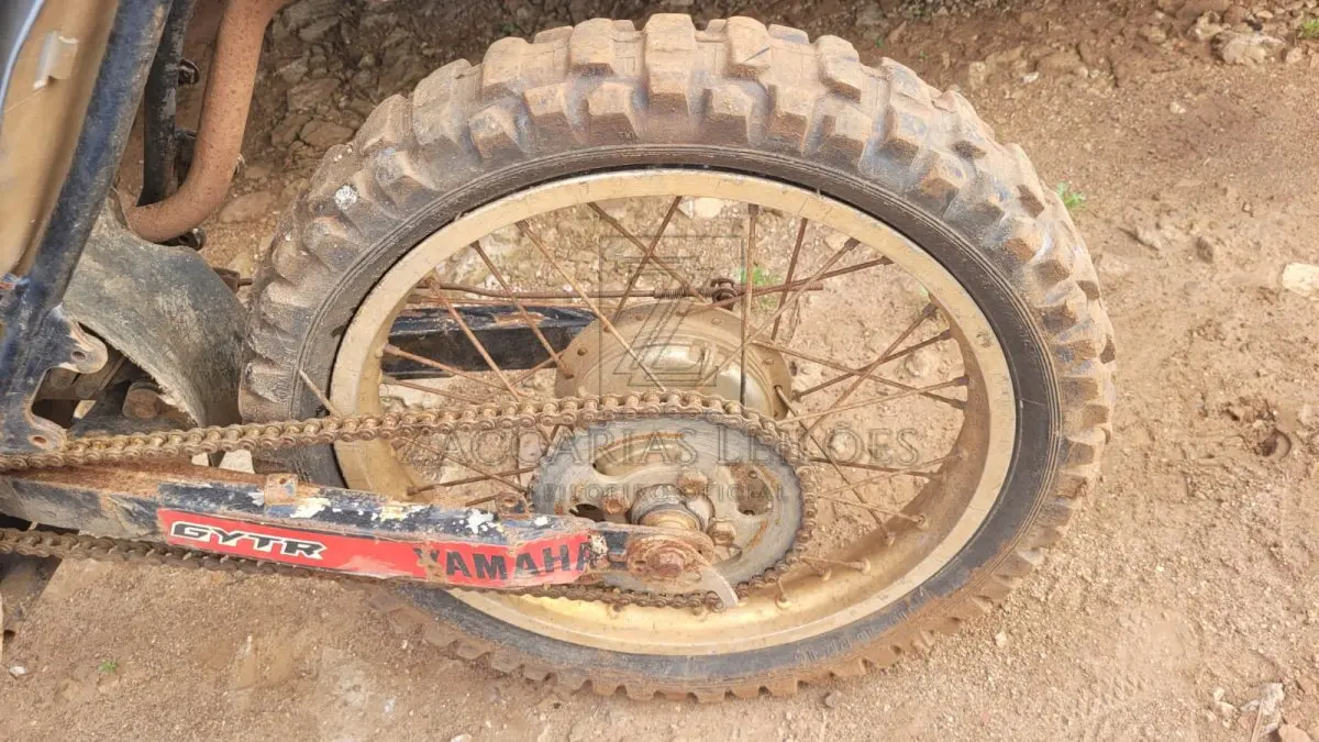 LOTE 009 - YAMAHA, cor preta, sem sinal identificador, placa AAA0000.