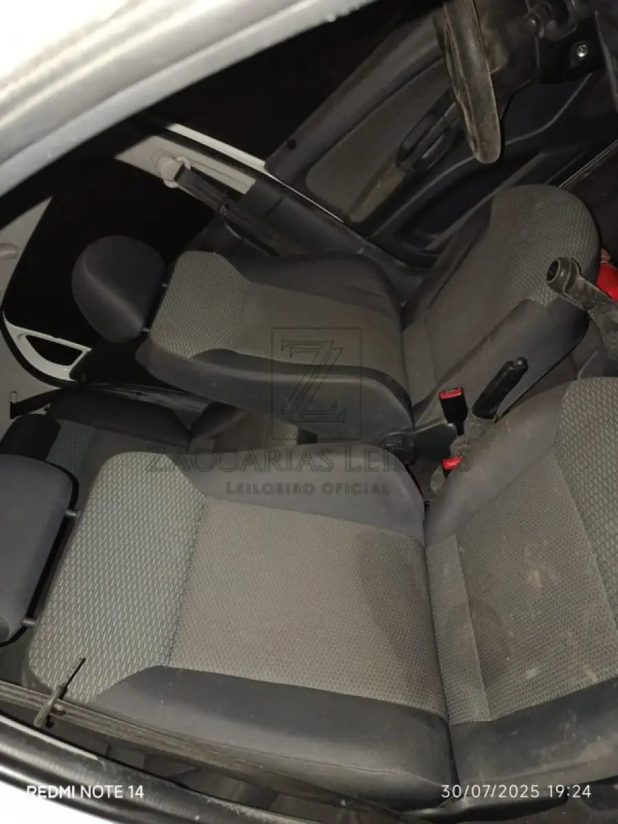 LOTE 008 - Um automóvel da marca VW/GOL 1.0, placas IRZ1G48, na cor branca, RENAVAM 330709976, à  Álcool/Gasolina, ano/modelo 2011/2011.