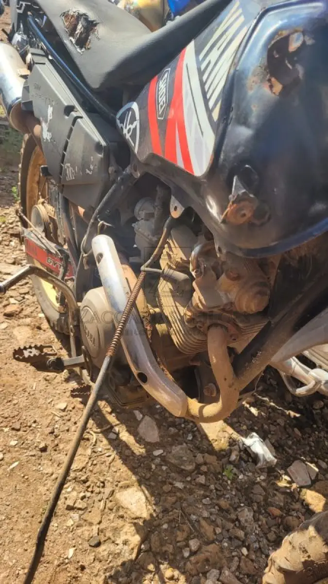 LOTE 009 - YAMAHA, cor preta, sem sinal identificador, placa AAA0000.