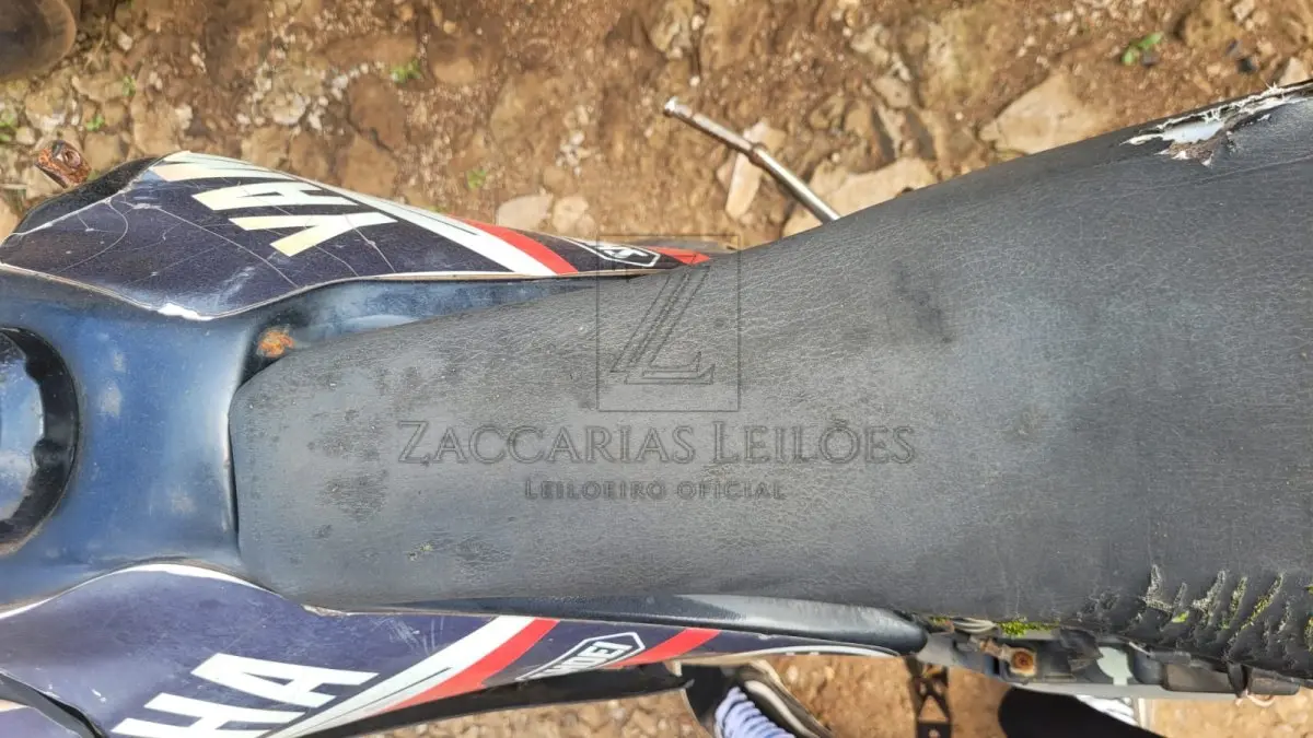 LOTE 009 - YAMAHA, cor preta, sem sinal identificador, placa AAA0000.