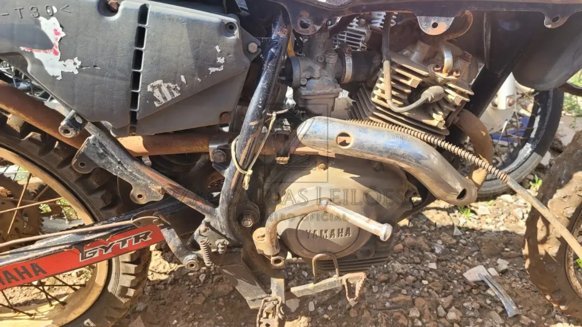 LOTE 009 - YAMAHA, cor preta, sem sinal identificador, placa AAA0000.