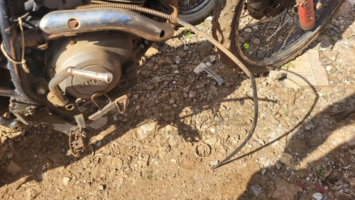 LOTE 009 - YAMAHA, cor preta, sem sinal identificador, placa AAA0000.