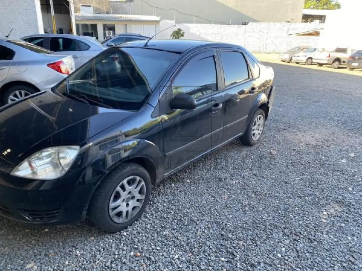 LOTE 008 - FIESTA SEDAN 1.6 FLEX, ano/modelo 2005/2005, placas IML4I45, chassis nº  9BFZF26P558320628,  na cor preta, RENAVAM 853736448.