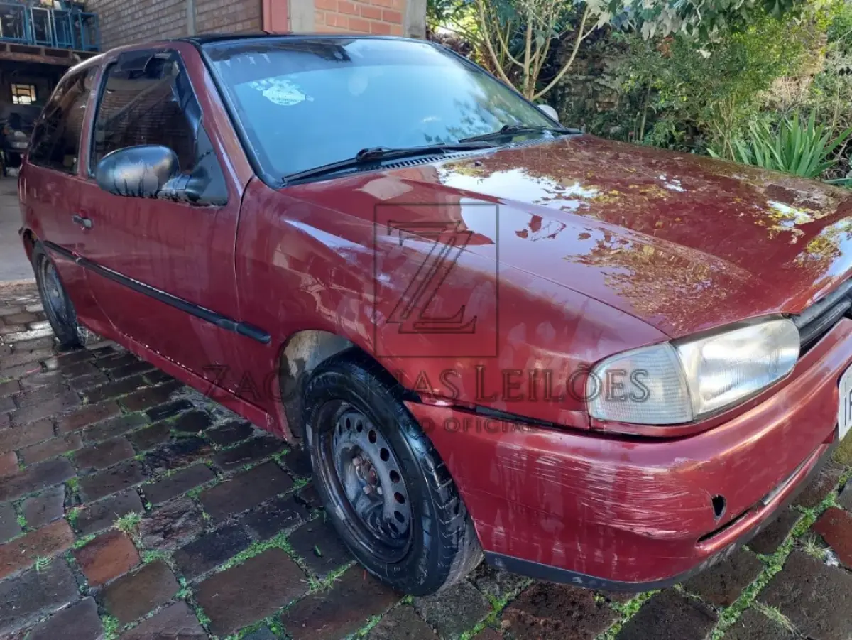 LOTE 007 - Um automóvel da marca VW-VOLKSWAGEN/GOL CLI, placas IFF0525, ano/modelo 1996/1996, na  cor vermelha, RENAVAM 658685368.