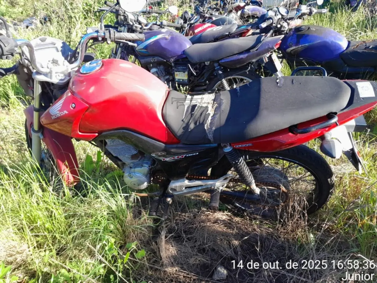 LOTE 006 - HONDA/CG150 FAN ESDI, Placa: IWM9388, ano/modelo: 2015/2015, Cor: VERMELHA, Chassi:  9C2KC1680FR204913, RENAVAM: 01047427181.