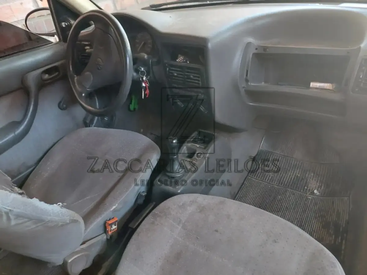 LOTE 009 - Um automóvel da marca VW/GOL CLI, placas IFF0525, na cor vermelha, ano/modelo 1996/1996, à  Gasolina, RENAVAM nº 658685368.