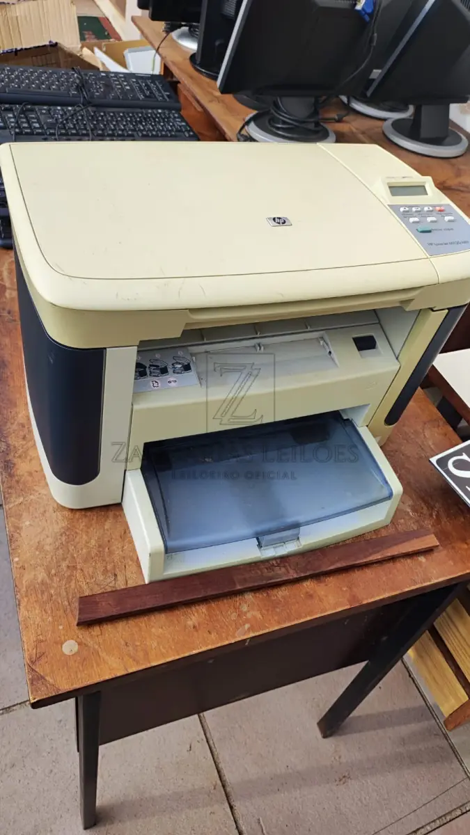 LOTE 019 - Sucatas de informática: computadores, impressoras sem uso, demais  equipamentos.