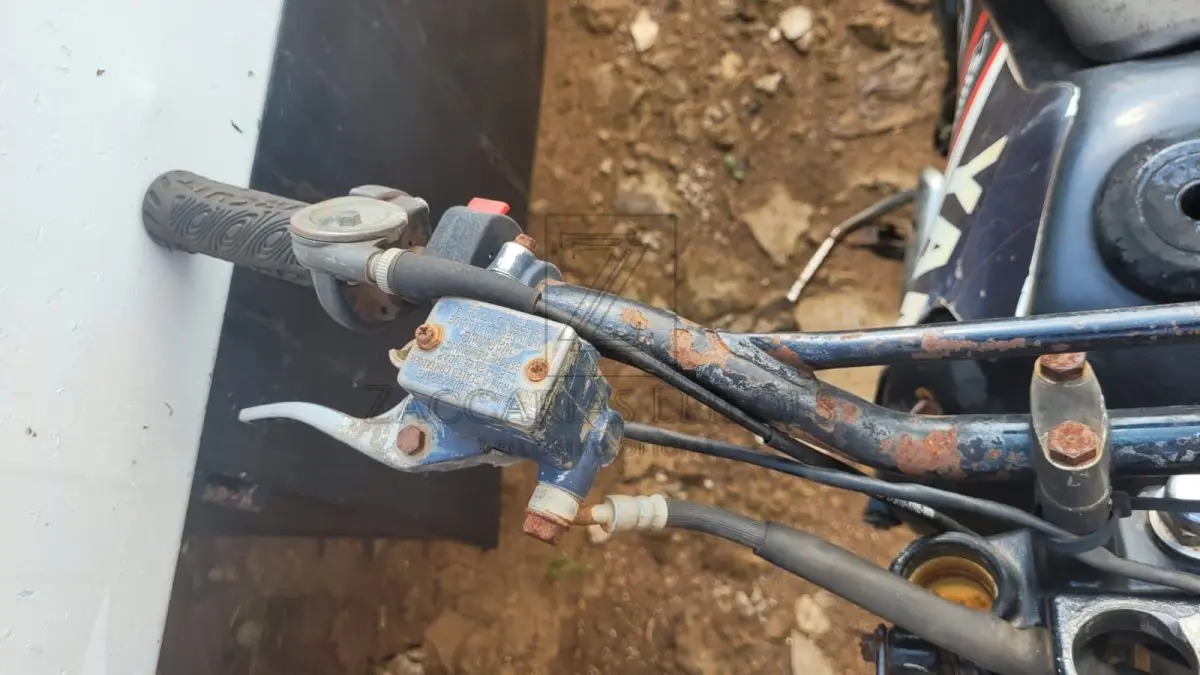 LOTE 009 - YAMAHA, cor preta, sem sinal identificador, placa AAA0000.