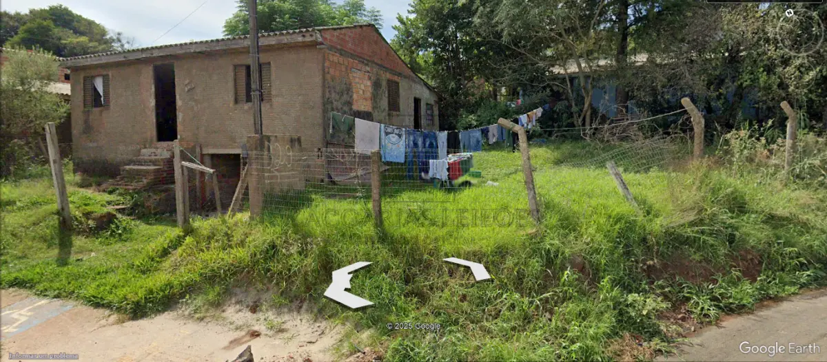LOTE 003 - IMÓVEL: UM LOTE DE TERRENO, sob nº 13, da quadra nº 22, com a área superficial de 290,00m²  sem benfeitorias, situado à Av. Luiz Langaro, sem numeração definida, esquina com a rua Esmeralda, na  Vila Xangri-Lá, nesta cidade, confrontando: ao NORTE, com parte do lote nº5; ao LESTE, com o lote nº 14;  ao OESTE, com a Rua Esmeralda antiga nº 5; e, ao SUDOESTE, com a Avenida Luiz Langaro, antiga  estrada para Carazinho, onde faz frente. MATRÍCULA Nº 42.814, no OFICIO DE REGISTRO DE IMÓVEIS  DE PASSO FUNDO/RS.