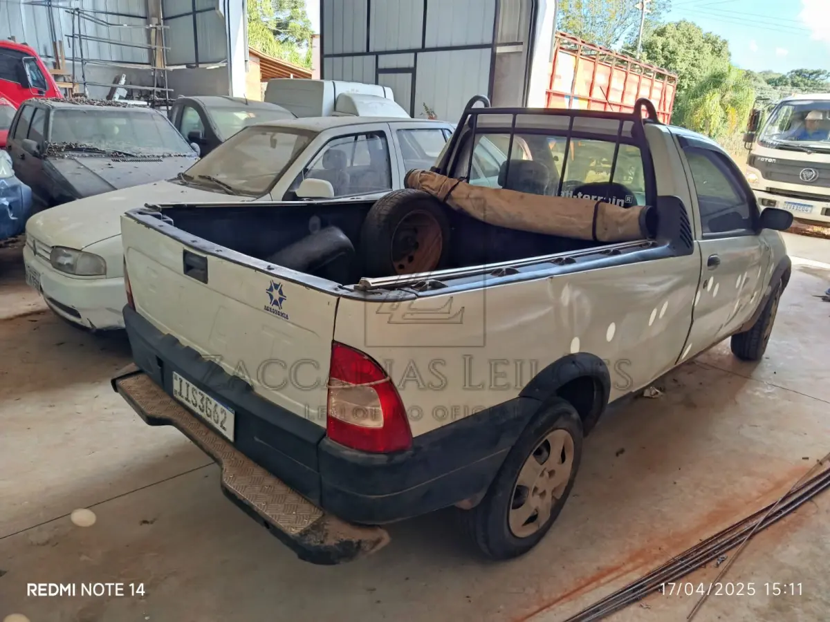 LOTE 009 - Um automóvel da marca FIAT/STRADA WORKING, placas IIS3G62, na cor branca, à gasolina,  ano/modelo 1999/1999, RENAVAM 713441402.