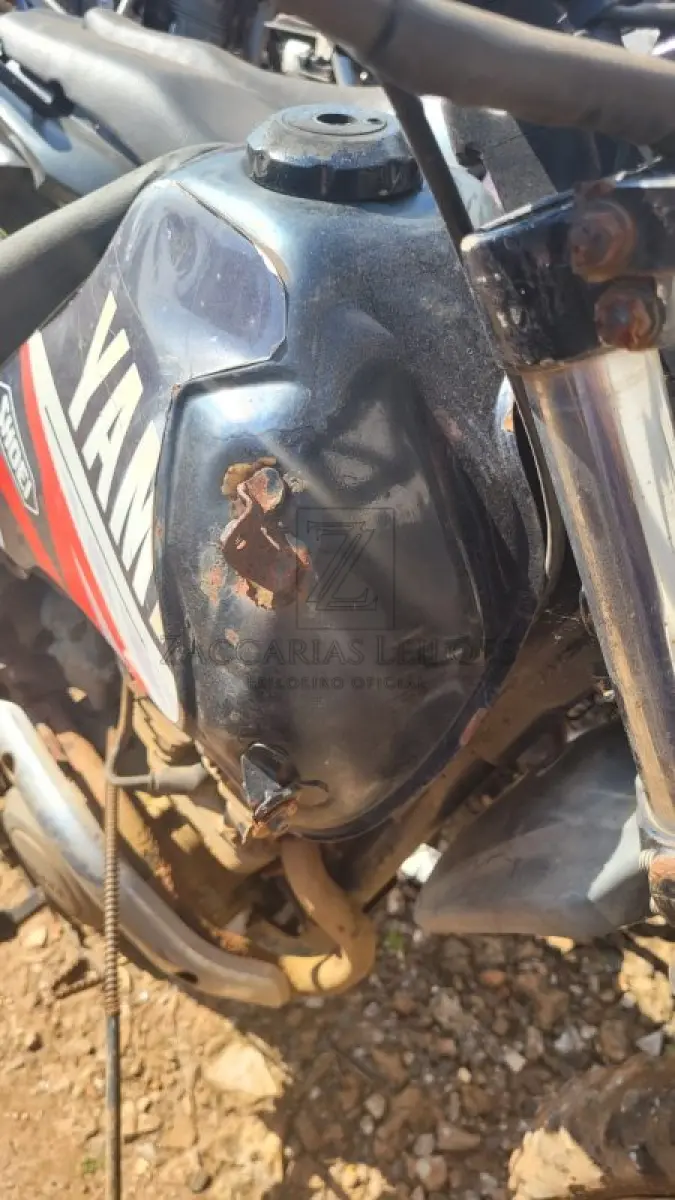LOTE 009 - YAMAHA, cor preta, sem sinal identificador, placa AAA0000.