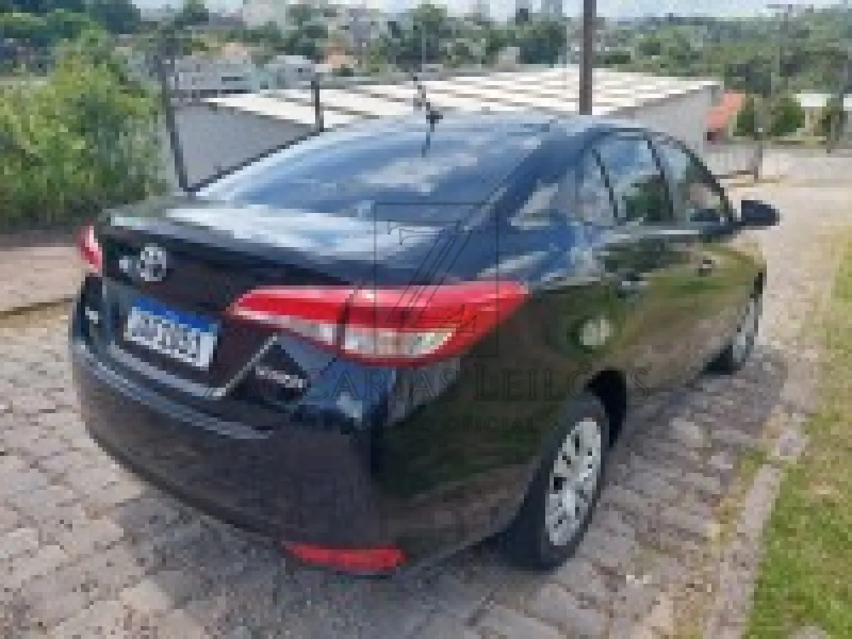 LOTE 002 - Um automóvel da marca TOYOTA/YARIS SA XL15LIVE, placas JAF1D51, na cor preta,  ano/modelo 2020/2021, à Álcool/Gasolina, RENAVAM 01237967470.