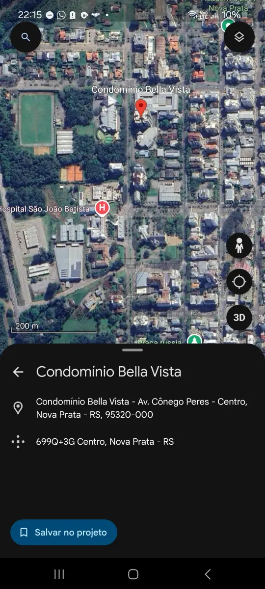 LOTE 003 - APARTAMENTO 301, localizado no terceiro andar do edifício "CONDOMÍNIO RESIDENCIAL  BELLA VISTA", com acesso pelo número 530 da Avenida Cônego Peres, o primeiro da esquerda para  a direita de quem olha prédio pela mencionada Avenida, de frente, composto de hall de entrada, lavabo,  gabinete, copa/cozinha, sala de jantar, sala de estar, 04 dormitórios, circulação, 03 banheiros, lavanderia,  03 sacadas e mais o BOX DE ESTACIONANENIO Nº 01, localizado no primeiro subsolo, com espaço para  02 automóveis de passeio e com área privativa de 30,00m², e que confronta: ao norte, com a circulação de  acesso ao pavimento; ao sul, com a área destinada ao condomínio localizada entreo próprio box 01 e a  circulação de saída de elevadores; ao leste, com a circulação de veículos, e ao oeste, com parede limite  oeste do pavimento; dito apartamento tem a área real privativa de 171,5000m², área real de uso comum de  90,7264m², perfazendo a área real total de 262,2264m², correspondendo-lhe nas partes comuns do edifício,  indivisíveis e inalienáveis, inclusive no terreno onde o mesmo se acha construído, a fração ideal de  0,032280. O terreno onde o prédio se acha construído é constituído de parte do lote urbano nº 4 da Avenida  Conego Peres, nesta cidade, com 1.750,00m², dista 50,00m da esquina da Avenida Luiz Marafon, pelo lado  norte, no quarteirão formado pelas referidas vias, mais Avenidas Borges de Medeiros e Fernando Luzzatto,  mede 35,00m de frente ao oeste, a Avenida Cônego Peres, lado par, por 50,00m da frente ao fundo, por  ambos os lados, tendo no fundo a mesma medida da frente. MATRÍCULA Nº 12160, do R. I. DA COMARCA  DE NOVA PRATA.