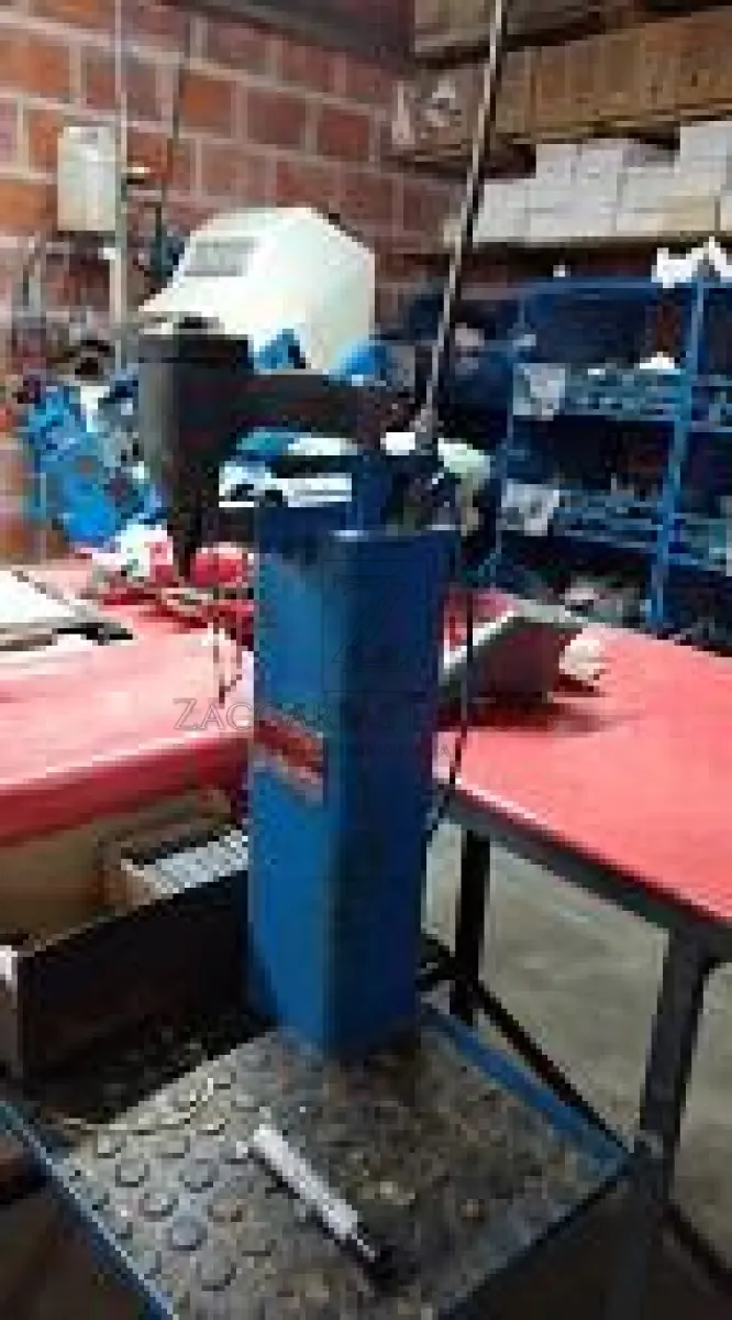 LOTE 001 - 1. Uma máquina para fazer saltos de calçados, marca Valmac,  modelo MCR.  Avaliação R$ 6.000,00(seis mil reais). Valor mínimo para venda em segundo leilão é de  R$ 3.000,00.  2. Uma máquina de conformar calçados marca Tecnomaq. Avaliação R$ 12.000,00 (doze  mil reais). Valor mínimo para venda em segundo leilão é de R$ 6.000,00; 3. Uma máquina de Fazer  Bicos – marca Campeçast. Avaliação R$ 3.000,00 (três mil reais). Valor mínimo para venda em  segundo leilão é de R$ 1.500,00; 4. Uma máquina para fazer saltos de calçados, sem marca.  Avaliação  R$ 3.000,00(três mil reais). Valor mínimo para venda em segundo leilão é de R$ 1.500,00; 5. Uma  Prensa Sorveteira. Avaliação R$ 3.500,00(três mil quinhentos reais). Valor mínimo para venda em  segundo leilão é de R$ 1.750,00; 6. Uma Estufa para calçados. Avaliação R$ 2.500,00(dois mil e  quinhentos reais). Valor mínimo para venda em segundo leilão é de R$ 1.250,00; 7. Uma Lixadeira de  calçados. Avaliação R$ 2.000,00(dois mil reais). Valor mínimo para venda em segundo leilão é de R$  1.000,00; 8. Uma Máquina de apontar bicos, marca Valmac Baby Compact. Avaliação R$ 10.000,00  (dez mil reais). Valor mínimo para venda em segundo leilão é de R$ 5.000,00; 9. Uma Máquina Apontar  Bicos – MAXI-7 – II. Avaliação R$ 8.000,00 (oito mil reais). Valor mínimo para venda em segundo leilão  é de R$ 4.000,00 e 10. Um Grampeador Com Pedestal.  Avaliação R$ 1.000,00 (mil reais). Valor  mínimo para venda em segundo leilão é de R$ 500,00.