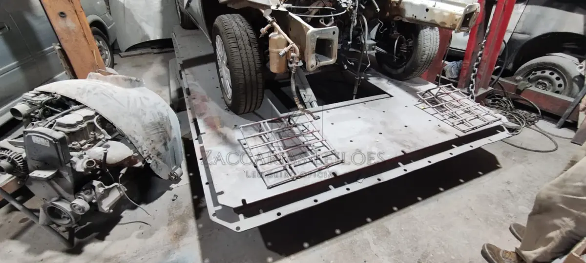 LOTE 011 - Uma mesa alinhadora para carros/camionetes, da marca STECAR 360, para 30.000Kg, em bom  estado de conservação.