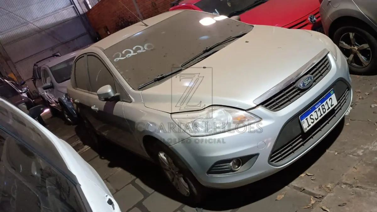LOTE 003 - FORD FOCUS 2L FC FLEX, placa: ISJ1B12, Ano/modelo: 2011/2011, na cor PRATA. Chassi:  8AFTZZFFCCJ459325, RENAVAM: 00359678971.