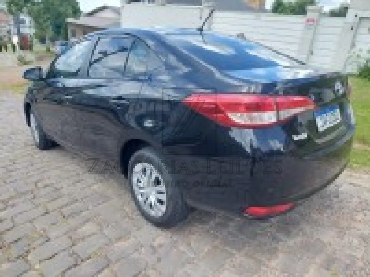 LOTE 002 - Um automóvel da marca TOYOTA/YARIS SA XL15LIVE, placas JAF1D51, na cor preta,  ano/modelo 2020/2021, à Álcool/Gasolina, RENAVAM 01237967470.