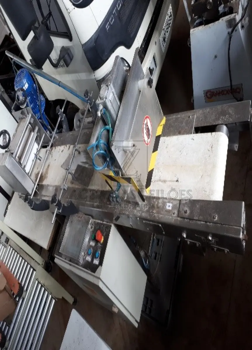 LOTE 015 - 1 máquina para fazer recheados(pasteis), Marca MACHILAR, modelo MCE 1, ano 2010.
