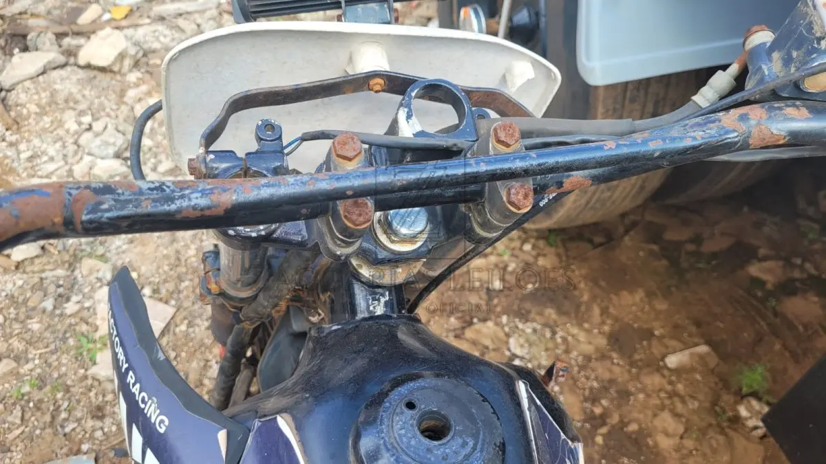 LOTE 009 - YAMAHA, cor preta, sem sinal identificador, placa AAA0000.
