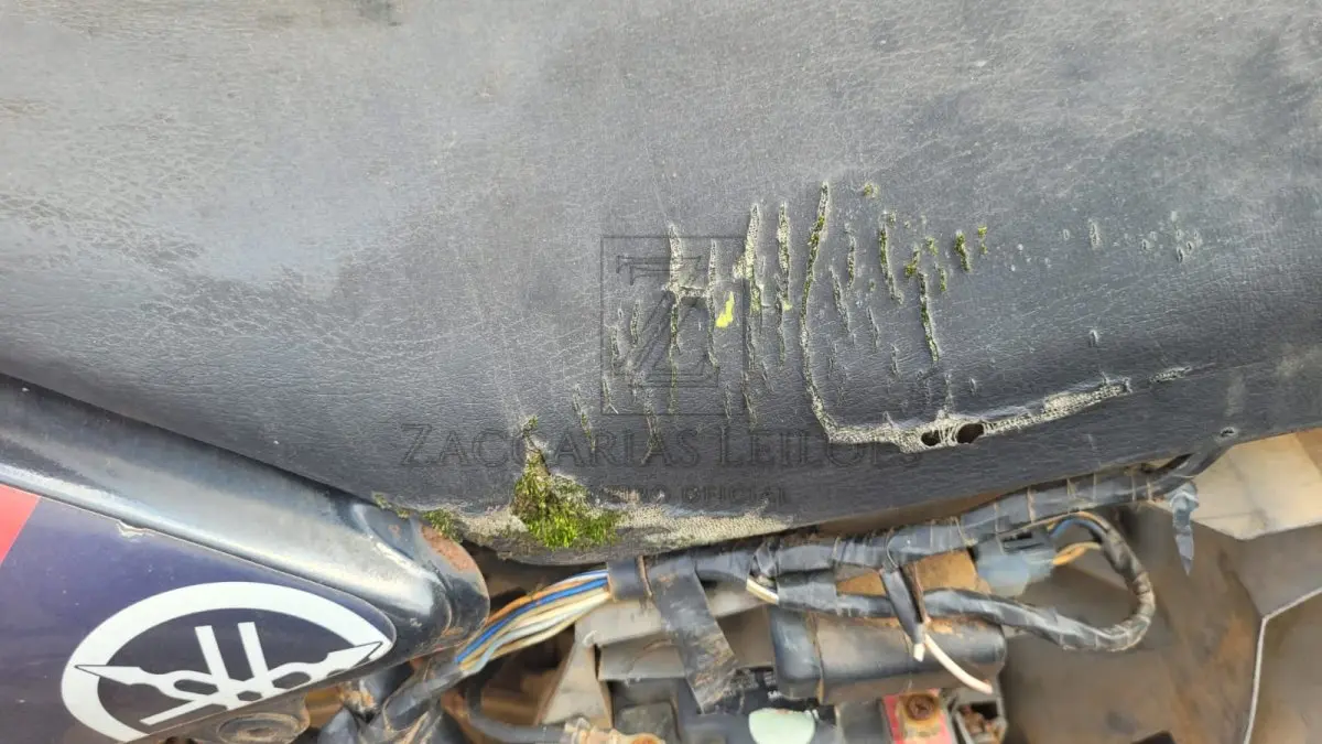 LOTE 009 - YAMAHA, cor preta, sem sinal identificador, placa AAA0000.