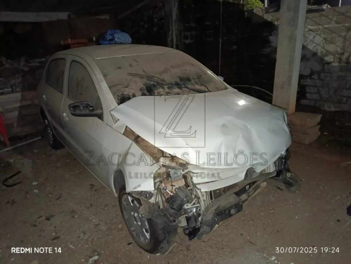 LOTE 008 - Um automóvel da marca VW/GOL 1.0, placas IRZ1G48, na cor branca, RENAVAM 330709976, à  Álcool/Gasolina, ano/modelo 2011/2011.