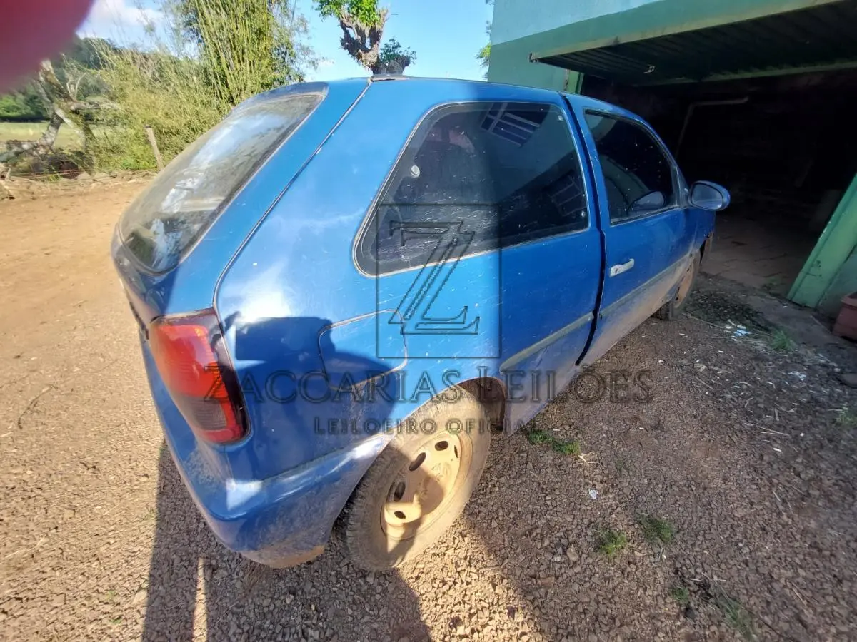 LOTE 010 - Um automóvel da marca VOLKSWAGEN/GOL CLI, placas ICS1929, na cor azul, ano/modelo  1995/1995, à gasolina, RENAVAM nº 630991952.
