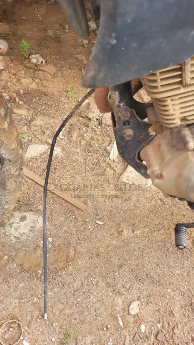 LOTE 009 - YAMAHA, cor preta, sem sinal identificador, placa AAA0000.