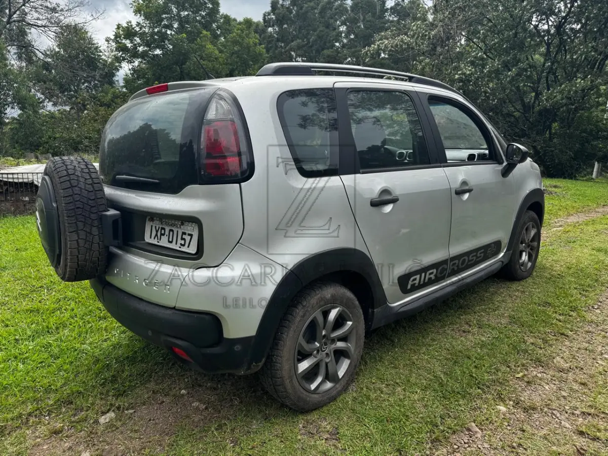 LOTE 003 - Um automóvel da marca CITROEN/AIRCROSS A FELL, placas IXP0157, na cor prata, à Gasolina/Álcool, na cor prata, ano/modelo 2016/2017, RENAVAM 1104626249.