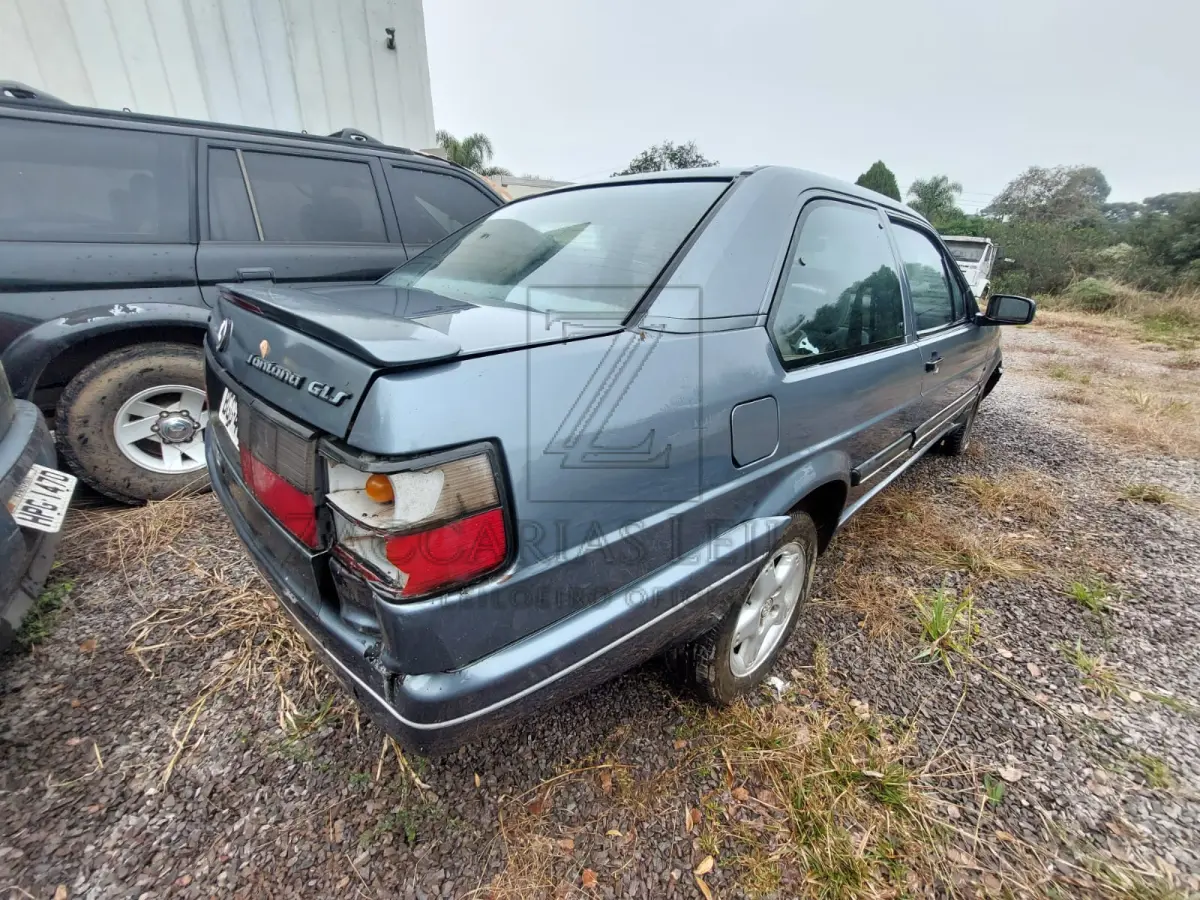 LOTE 014 - Um automóvel da marca VW-VOLKSWAGEN/SANTANA GLS 2000, placas BGG4044, na cor  cinza, ano/modelo 1991/1991, RENAVAM 434569437.