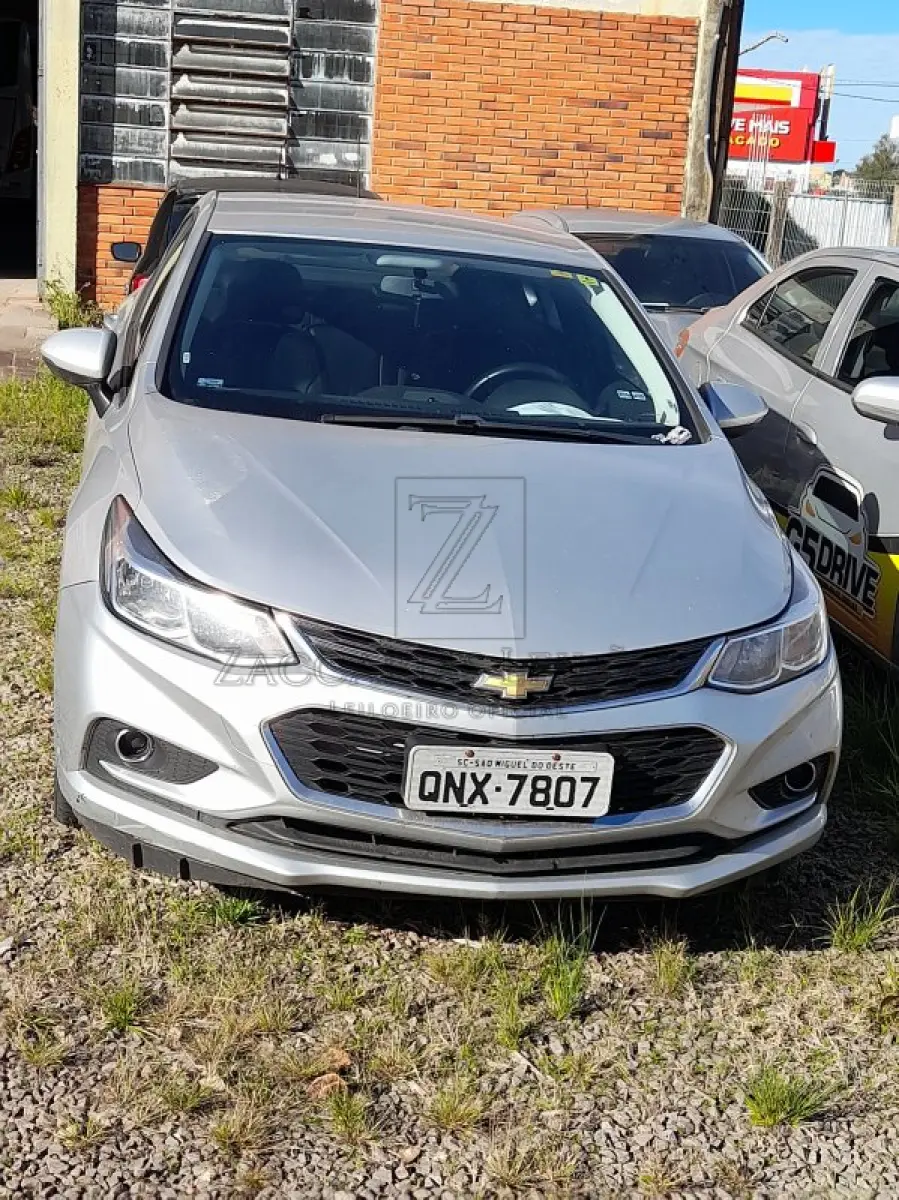LOTE 006 - Chevrolet/Cruze LT AT, placa QNX7807, ano/modelo 2018/2018, na cor prata, à Álcool/Gasolina  RENAVAM 1145802947.