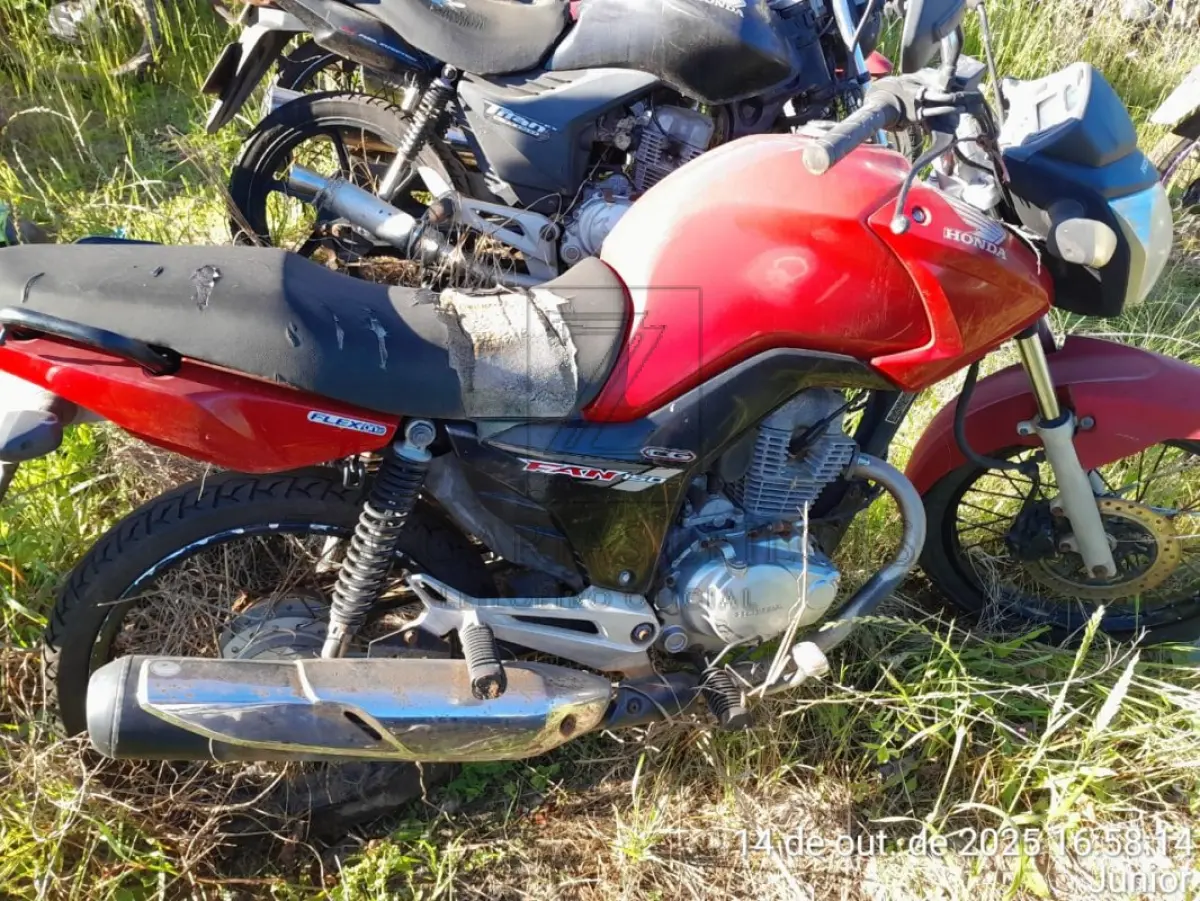 LOTE 006 - HONDA/CG150 FAN ESDI, Placa: IWM9388, ano/modelo: 2015/2015, Cor: VERMELHA, Chassi:  9C2KC1680FR204913, RENAVAM: 01047427181.