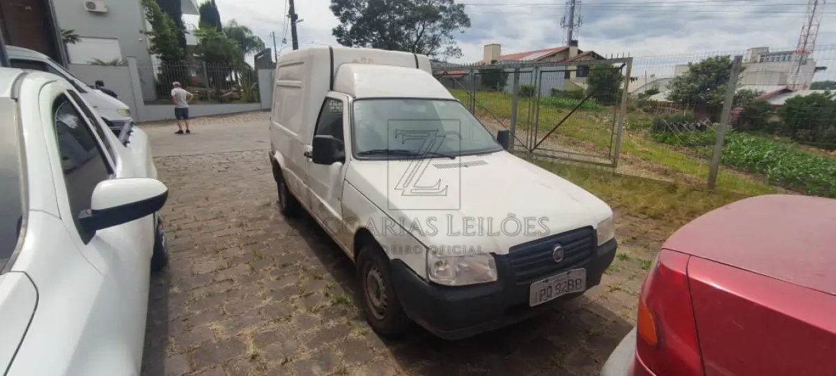 LOTE 017 - Uma camionete da marca FIAT/FIORINO FLEX, tipo furgão, placas IPQ9288, na cor branca,  ano/modelo 2009/2010, RENAVAM 00133422666.