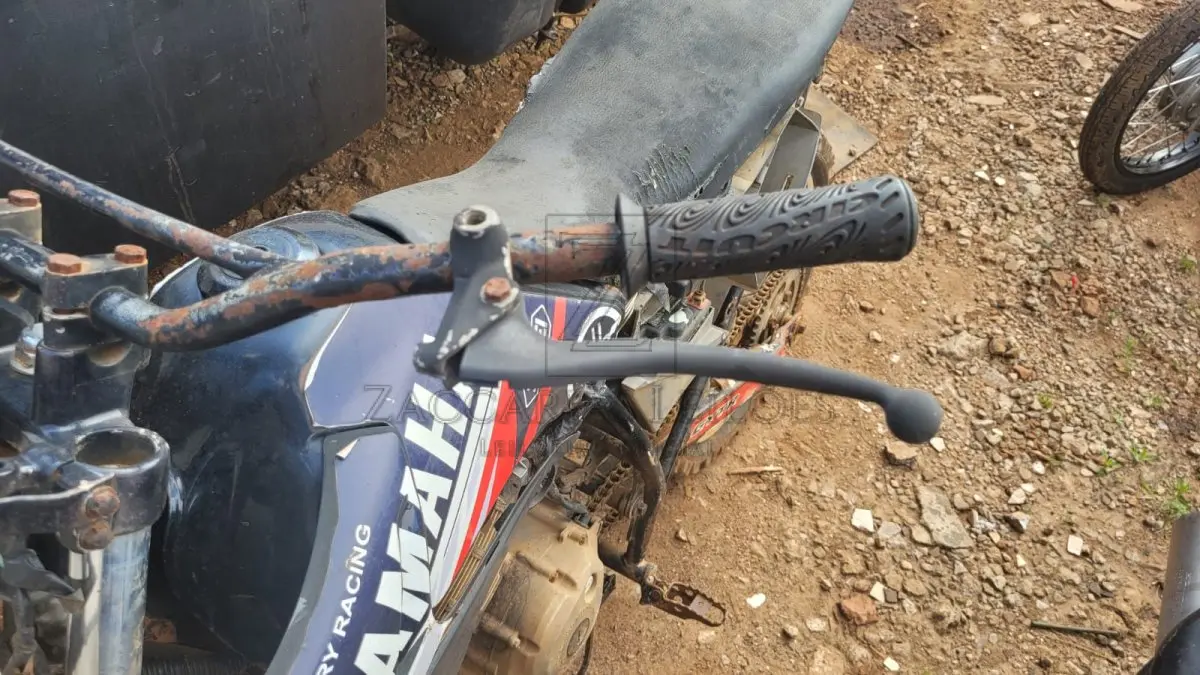 LOTE 009 - YAMAHA, cor preta, sem sinal identificador, placa AAA0000.