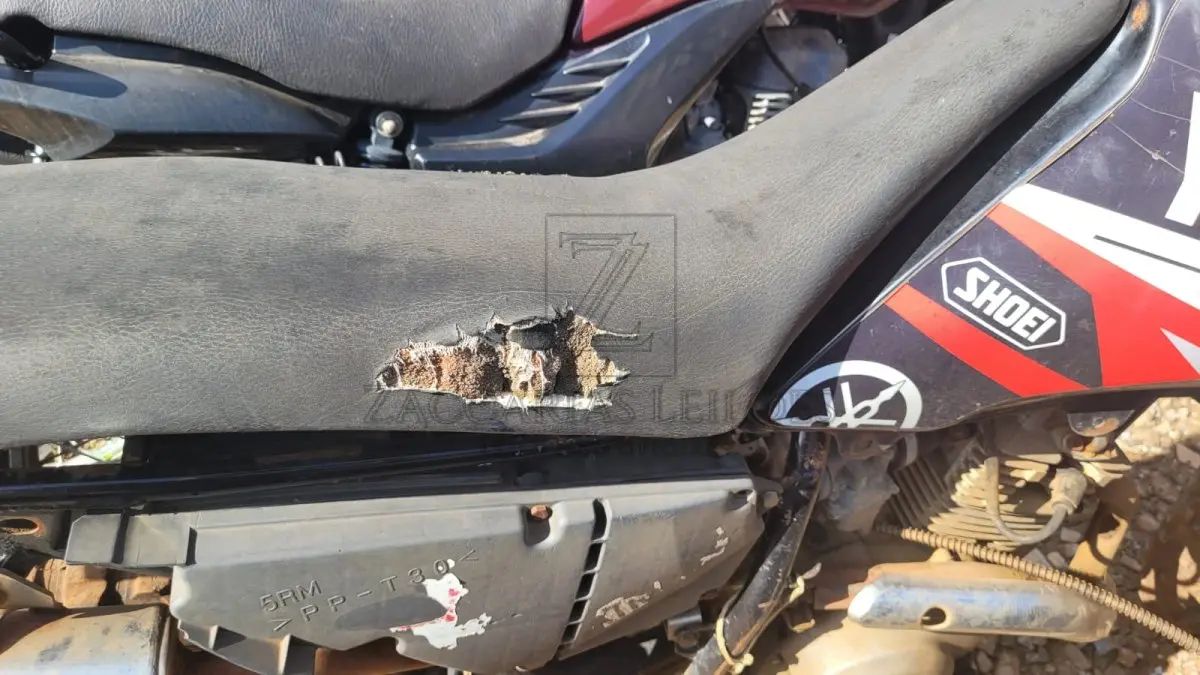 LOTE 009 - YAMAHA, cor preta, sem sinal identificador, placa AAA0000.