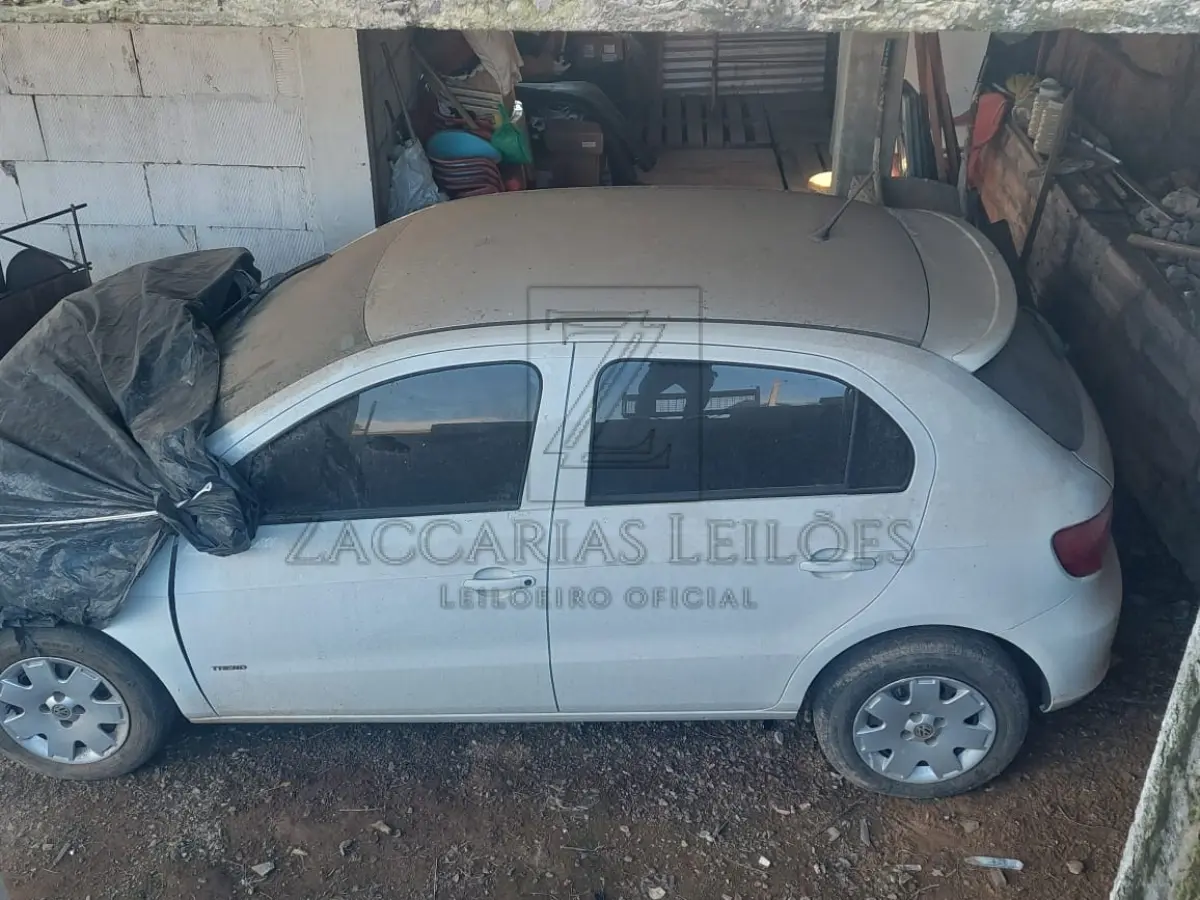 LOTE 008 - Um automóvel da marca VW/GOL 1.0, placas IRZ1G48, na cor branca, RENAVAM 330709976, à  Álcool/Gasolina, ano/modelo 2011/2011.