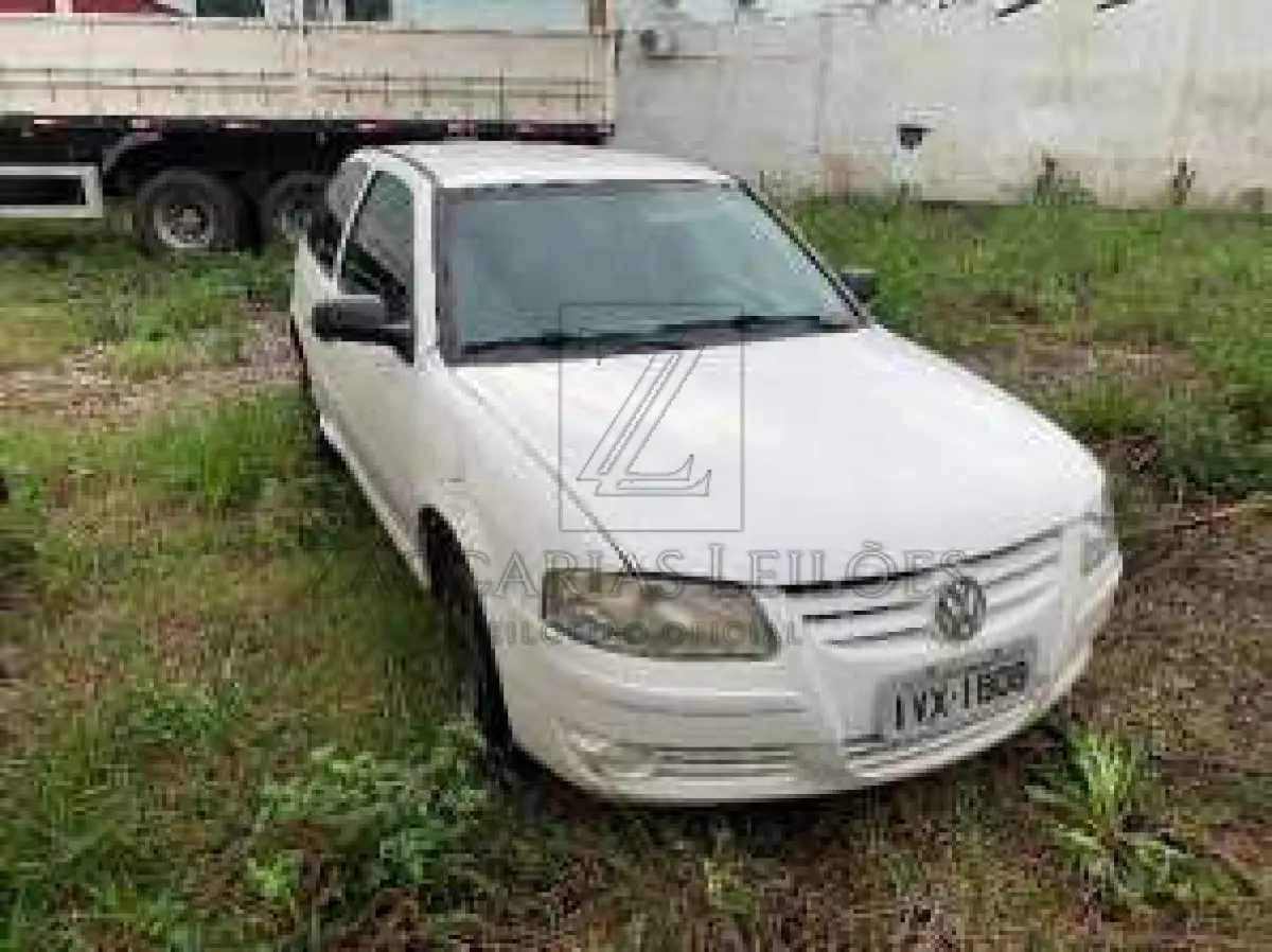 LOTE 007 - VW/GOL 1.0 G4, ano/modelo 2013/2013, placas IVX1808, chassis nº  9BWAA05W8EP040801,  RENAVAM nº 00587536853.