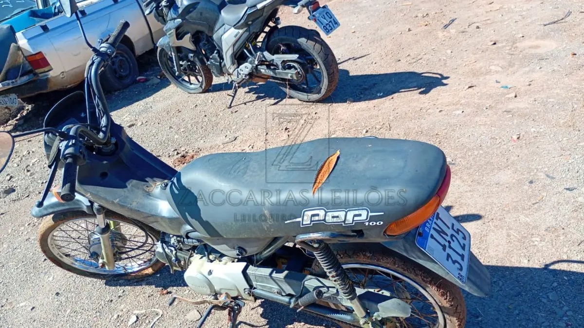 LOTE 020 - Marca/Modelo: HONDA/POP100, Placa: INT3I25, Ano/modelo: 2007/2007, Cor:  Preta, Chassi: 9C2HB02107R031619, Renavam: 00915582554.