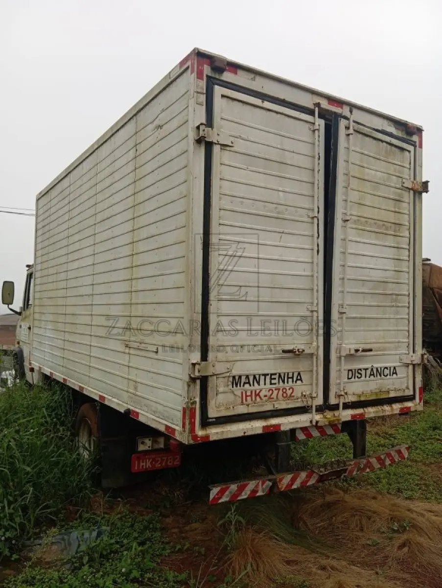 LOTE 008 - M.BENZ/709, Placa: IHK2782, Ano/modelo: 1990/1990, Cor: BRANCA, Chassi:  9BM688102LB881314, Motor: 37490510, RENAVAM: 00590157728