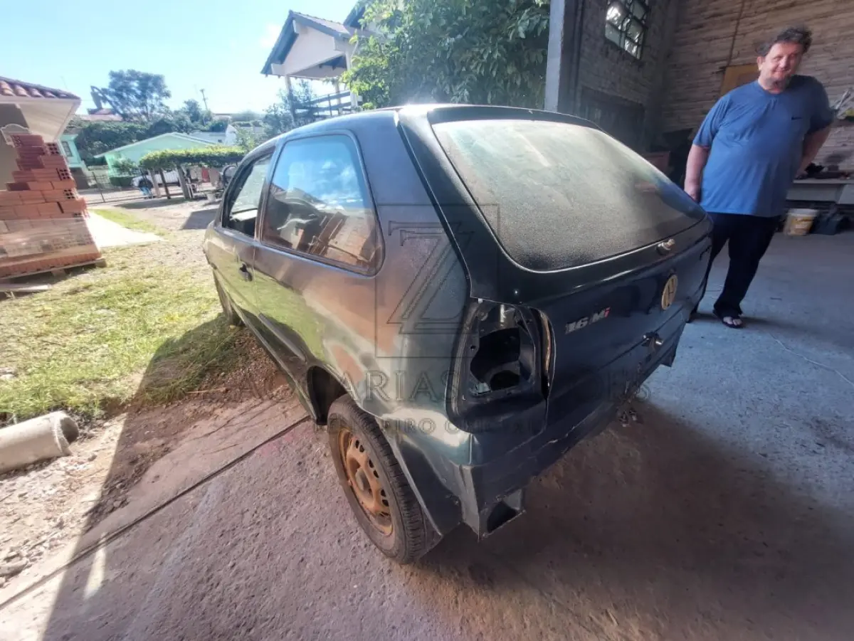 LOTE 007 - Um automóvel da marca VW/GOL CL 1.6 MI, placas IGG6120, na cor verde, à Gasolina, ano/modelo 1997/1997, RENAVAM 674645693.